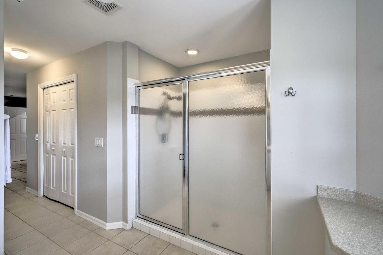 Pet-Friendly Escape With Dock And Kayaks In Cape Coral Villa Kültér fotó
