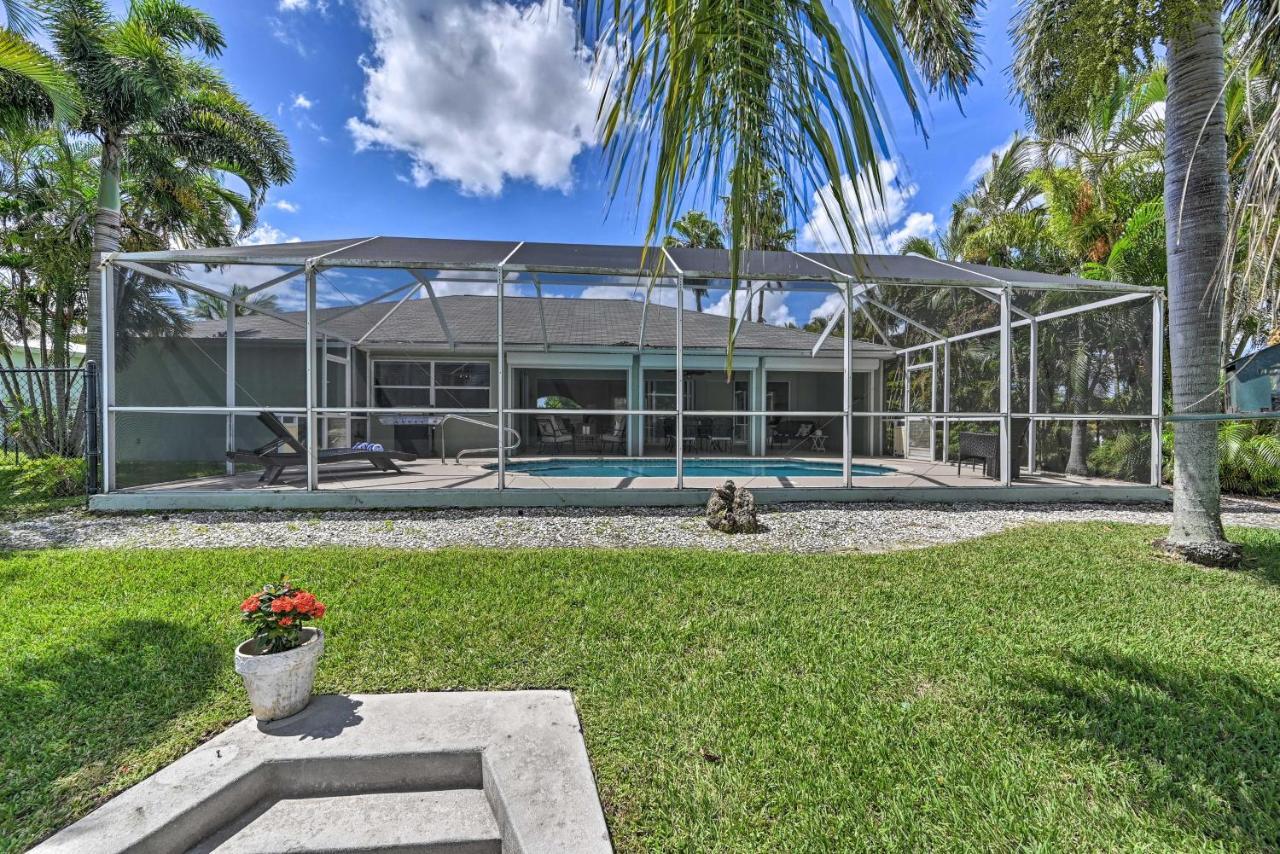 Pet-Friendly Escape With Dock And Kayaks In Cape Coral Villa Kültér fotó