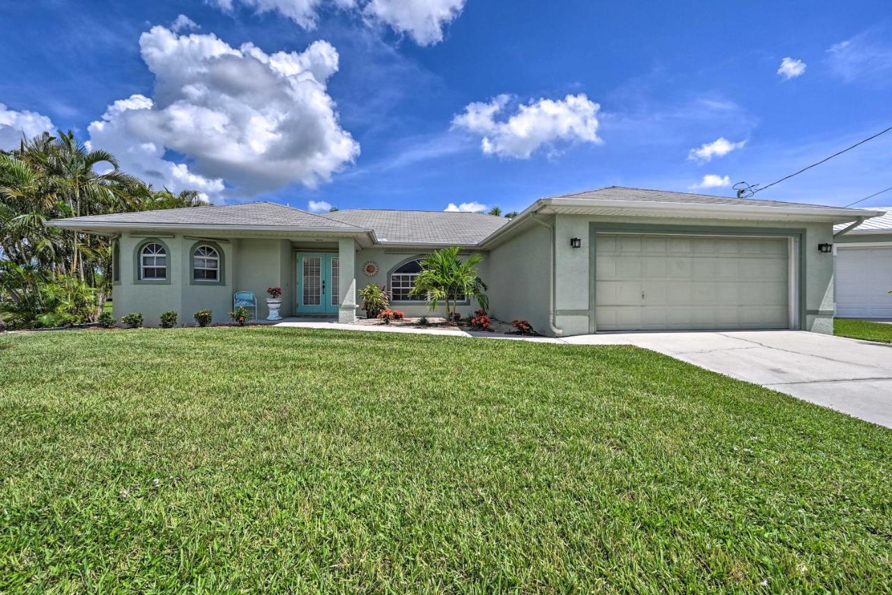 Pet-Friendly Escape With Dock And Kayaks In Cape Coral Villa Kültér fotó